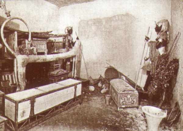 past_archaeologists_photo1c.jpg